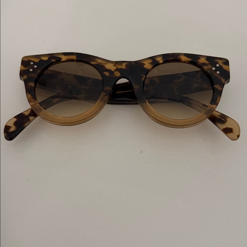 Authentic Céline Tortoiseshell Round Sunglasses - Picture 3 of 11